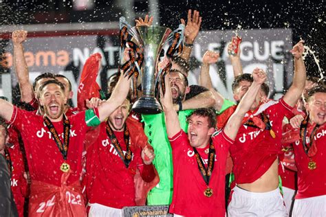 vanarama national league results|Wrexham seal promotion to English Football League with blockbuster .
